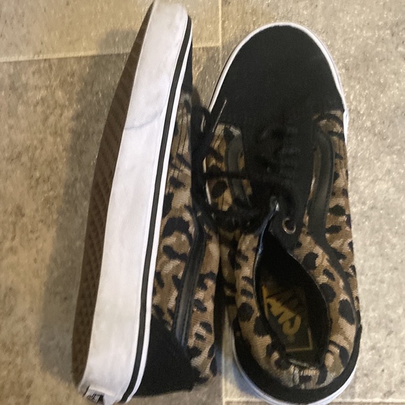 Vans - Picture 10 of 13